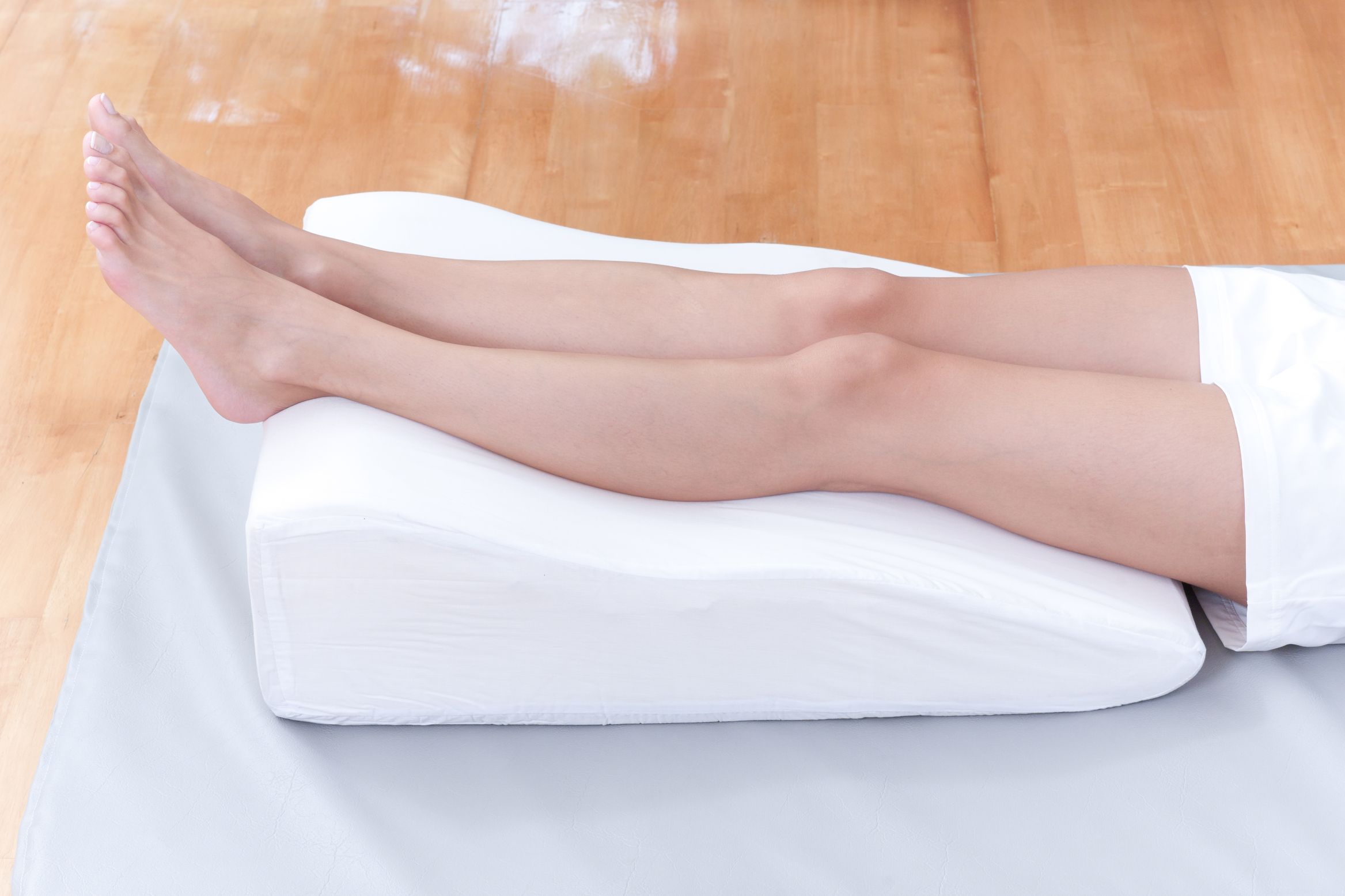 How Does Leg Elevation Pillow Improves Varicose Veins?